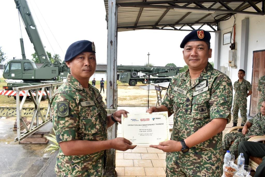 Sappers Ready To Operate Truck Cranes - Malaysian Defence