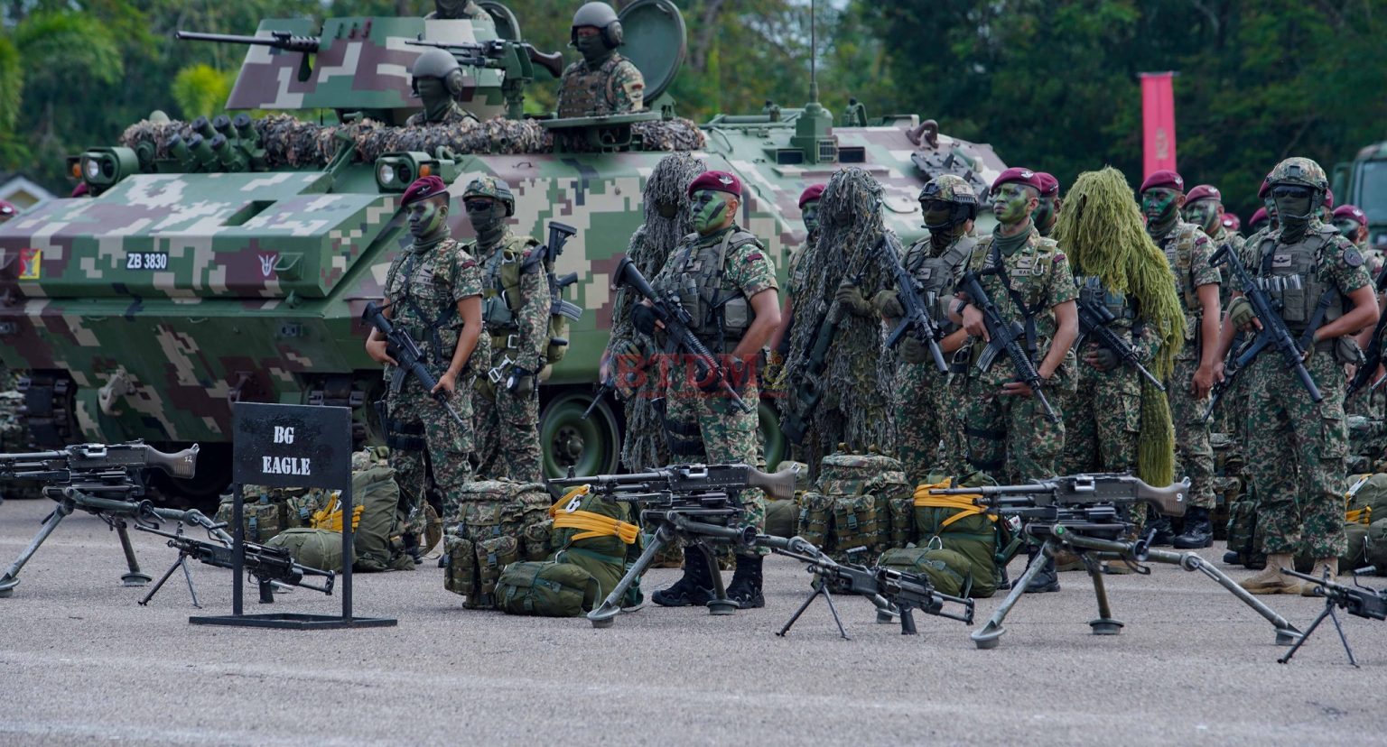 Beretta SMGs Out In The Wild - Malaysian Defence